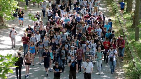 Une "chasse aux Pokémons" dans l'espace public - © Baziz Chibane - VDNPQR