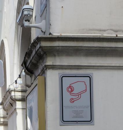 Les caméras surveillent… © J.M. Degraeve 